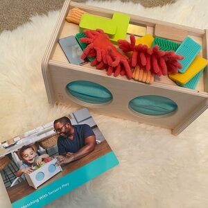 Lovevery Analyst Montessori Sensory Box